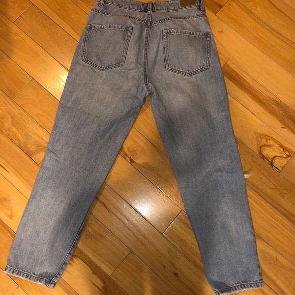 Ripped Mom Jeans - Picture 4 of 5